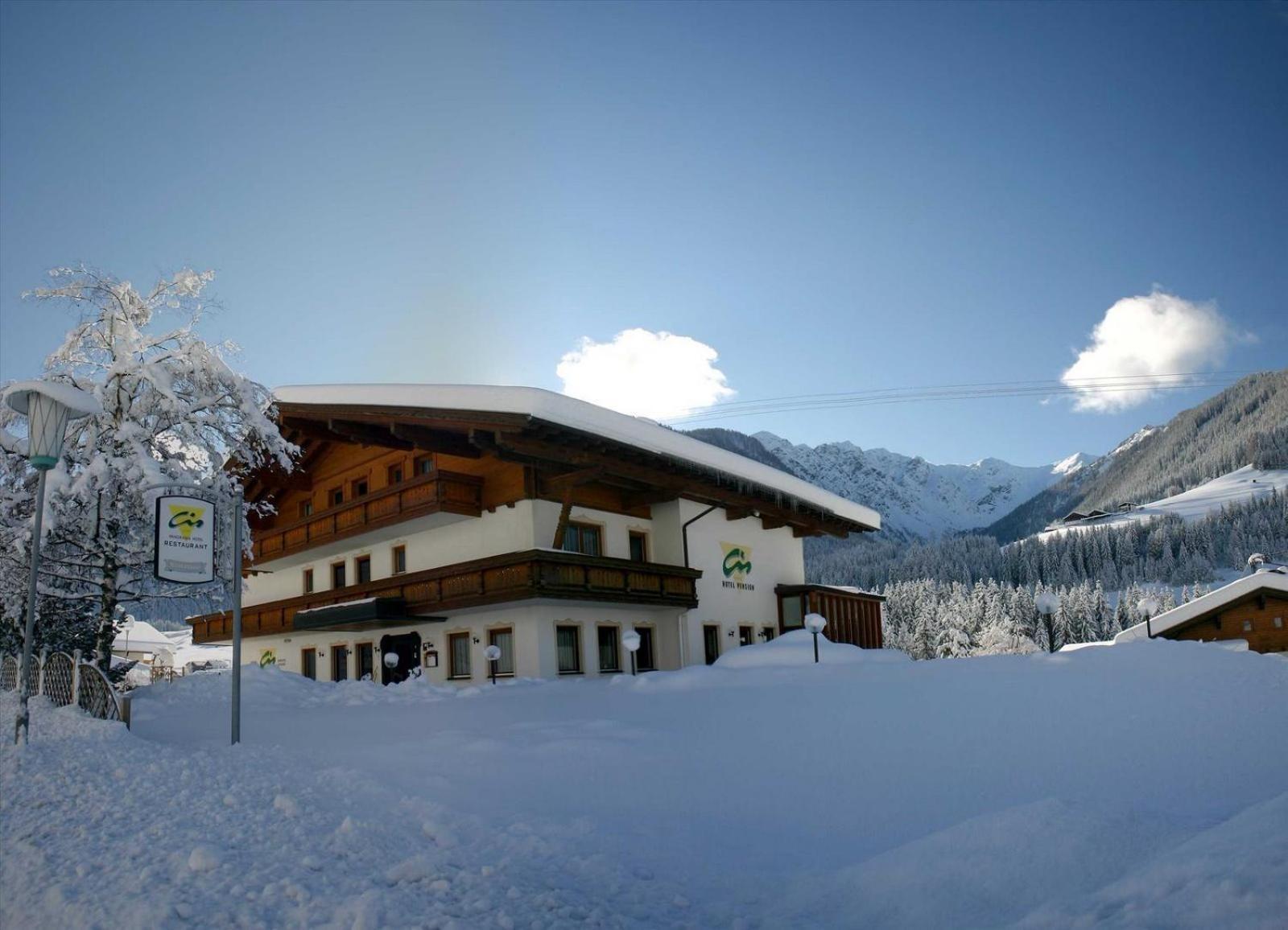 Panorama Hotel Cis - Bed And Breakfast Kartitsch Eksteriør billede