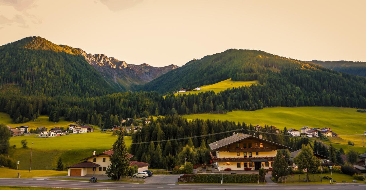 Panorama Hotel Cis - Bed And Breakfast Kartitsch Eksteriør billede